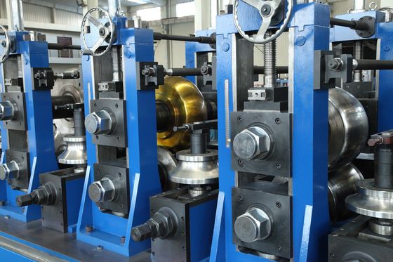 Ukuran besar SS Tube Mill Machine dan Pipe Roll Forming Mill persegi panjang untuk produksi tabung struktural stainless steel